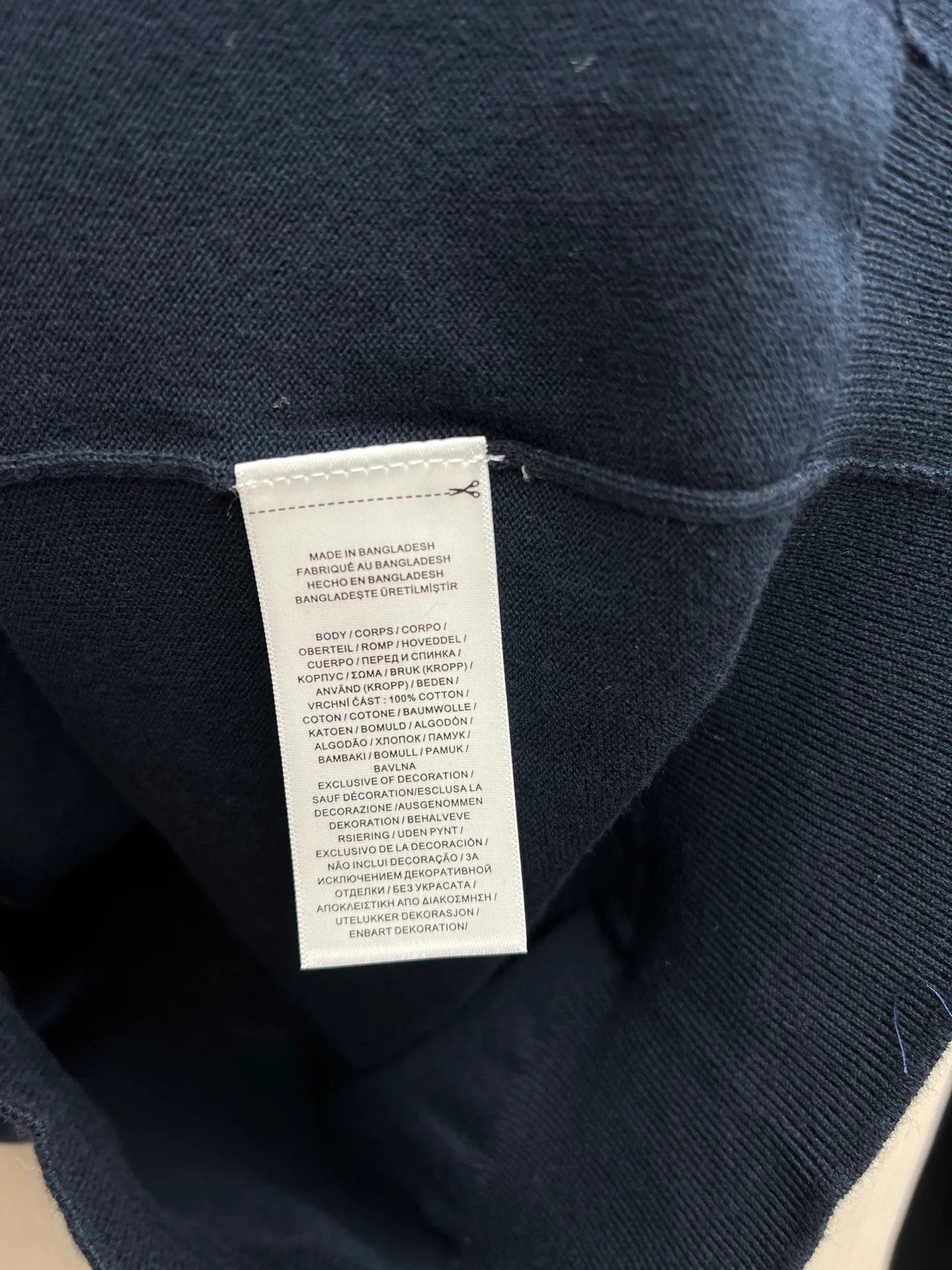 🅿️480 POLO 25ss new slim fit V-neck knitted wool cardigan. This lightweight knitted cardigan is carefully woven from wool yarn, treated for a smooth texture, and decorated with iconic pony embroidery. Size: S.M.L.XL.